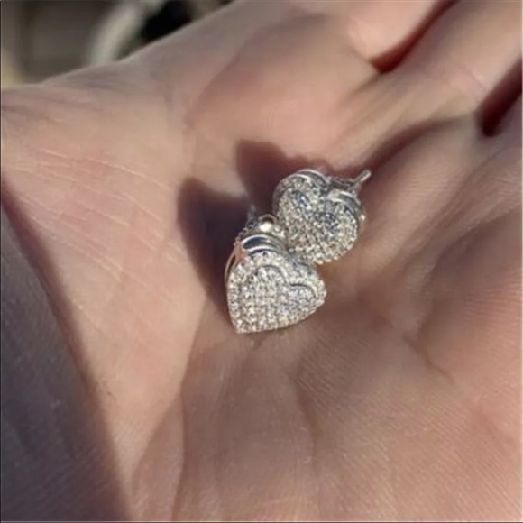 *NEW*Romantic Hearts Diamond Stud Earrings - Picture 4 of 6